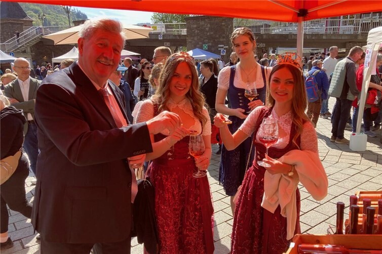 Blütenmarkt Cochem: Moselweinbergpfirsich und seine regionale Spezialitäten erleben