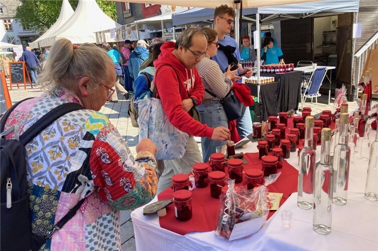 Blütenmarkt Cochem: Moselweinbergpfirsich und seine regionale Spezialitäten erleben