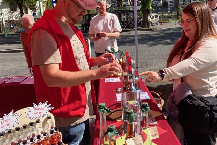 Blütenmarkt Cochem: Moselweinbergpfirsich und seine regionale Spezialitäten erleben