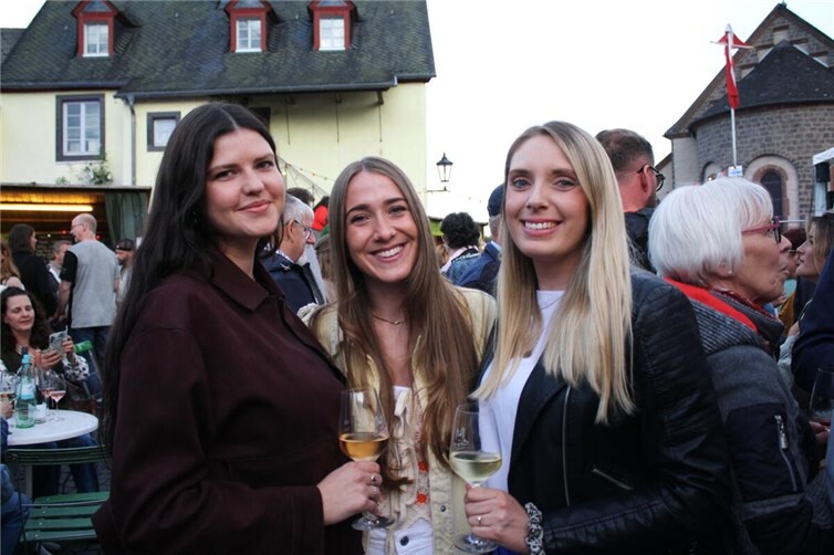 Beliebtes Weinfest „Esch macht Ernst“ in Kaisersesch mit Top-Wetter