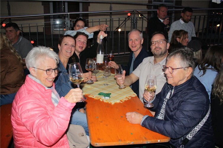 Beliebtes Weinfest „Esch macht Ernst“ in Kaisersesch mit Top-Wetter