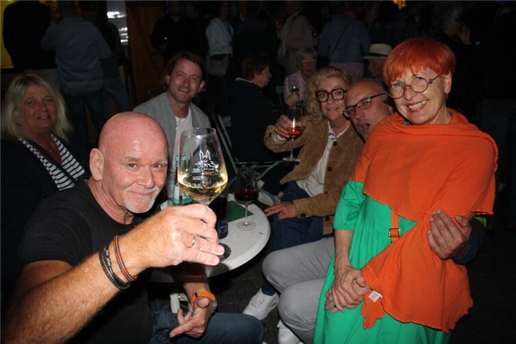 Beliebtes Weinfest „Esch macht Ernst“ in Kaisersesch mit Top-Wetter