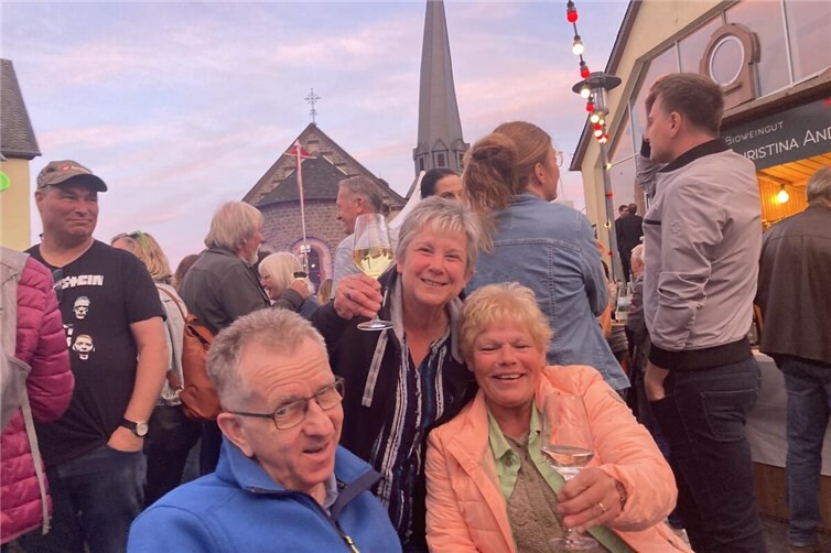 Beliebtes Weinfest „Esch macht Ernst“ in Kaisersesch mit Top-Wetter