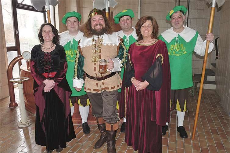 Gambrinus mit seinen Herolden und Ehrendamen.