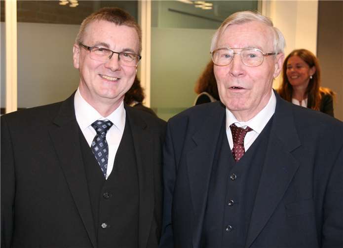 Ganz besonders froh war Landrat Dr. Saftig (l.) darüber, dass auch sein 89-jähriger Vater dem Empfang beiwohnen konnte.