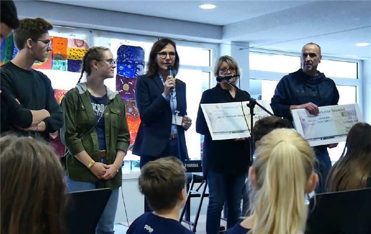 Ganz im Sinn des Namenspatrons wurden die Gelder des Sponsorenlaufs geteilt.privat