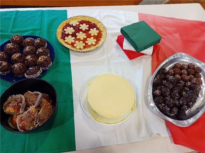 Ganz im Zeichen Italiens stand der Kuchenverkauf der Klassen 9 und 10.