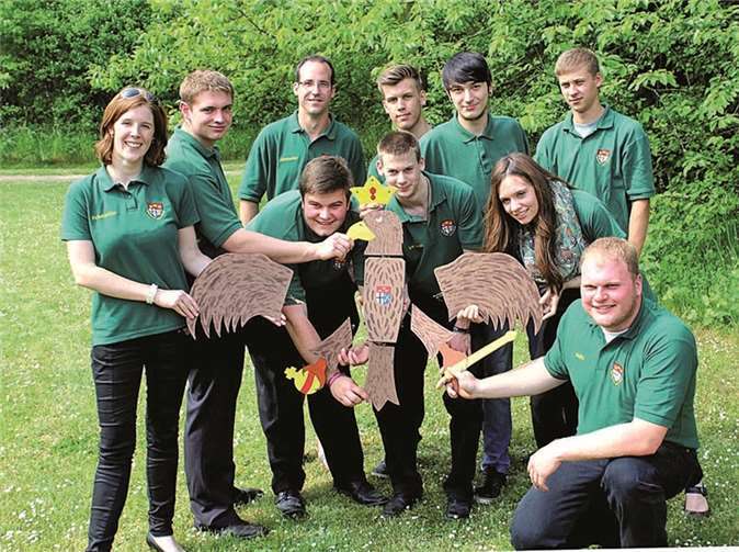 Ganz in Grün setzten die Pfänderschützen der Junggesellen im Grünen ihren Königsvogel wieder zusammen. DL