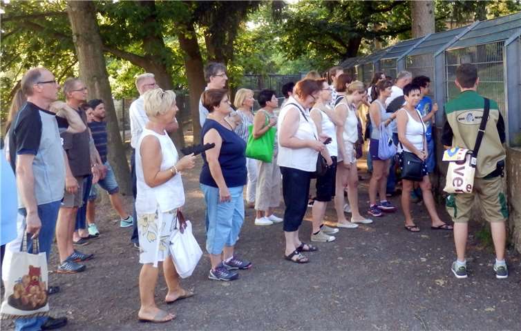 Ganz ohne Besuchertrubel und unter fachlicher Führung kann der Zoo in der Dämmerung erlebt werden.Fotos: Zoo Neuwied