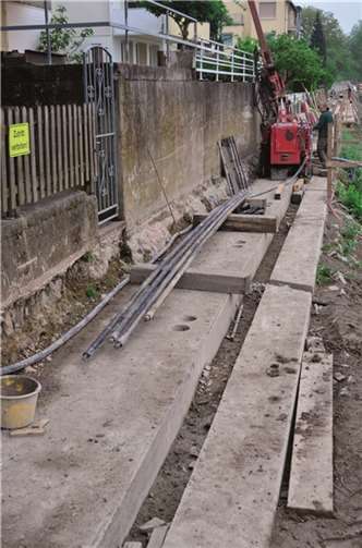 Ganz wenig Platz steht zur Verfügung, um den Leinpfad am Vallendarer Rheinufer in einen Fuß und Radweg umzubauen.