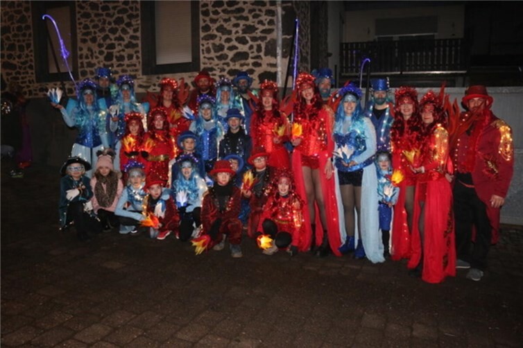 Ganze 11 Gruppen verzauberten das Publikum mit ihren farbenprächtigen, kreativ beleuchteten Kostümen.