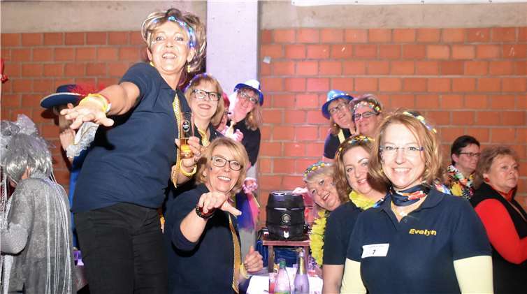 Ganze Klubs kommen jährlich indie „Wellblecharena“ in Ludendorf.