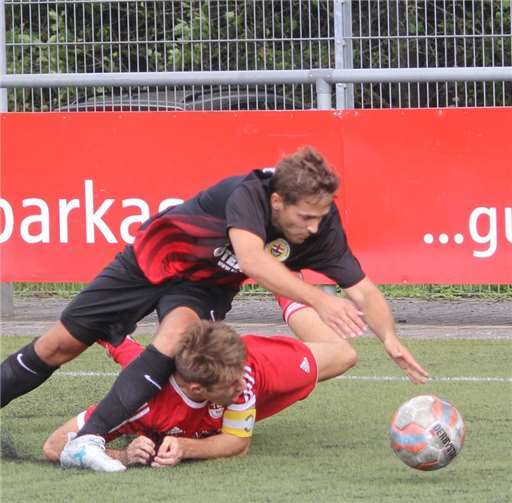 Ganzer Einsatz war gefragt bei der Partie der Germania aus Urbar beim TuS Immendorf. Am Ende trennten sich aber beide Temas mit einem 1:1. TH