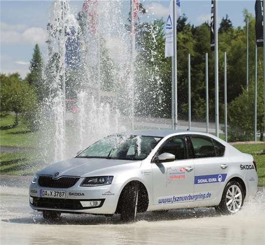 Ganzjährig werden im Fahrsicherheitszentrum am Nürburgring unterschiedliche Kurse für PKW, Motorräder sowie LKW und Busse angeboten.privat