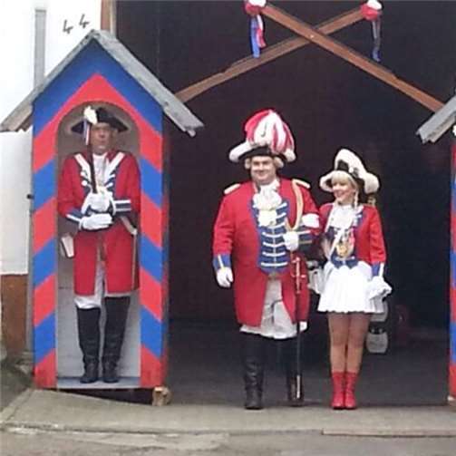 Gardekommandant Jörg Seul mit Mariechen Sarah Hartmann.