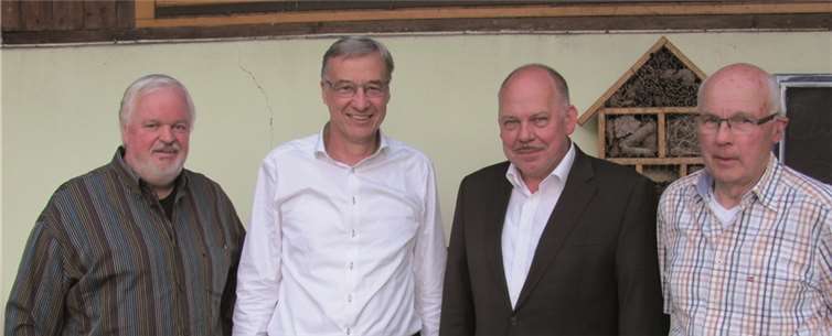 Gastgeber Franz Breitenbach (v.l.), Staatssekretär Dr. Thomas Griese, Rolf Papen und Hermann Winter aus Weißenthurm.  privat