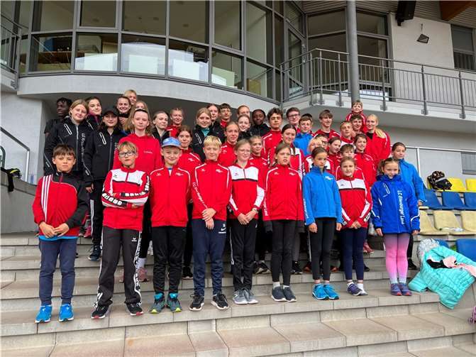 Gastgeber LC Eilenburger Land mit den Gästen vom SV Blau-Gelb Dernau.  Foto: Jens Fahrenbruch