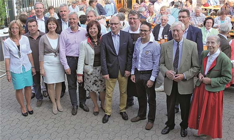 Gastgeber und Ehrengäste des Hoffestes der Meckenheimer CDU. CDU Meckenheim