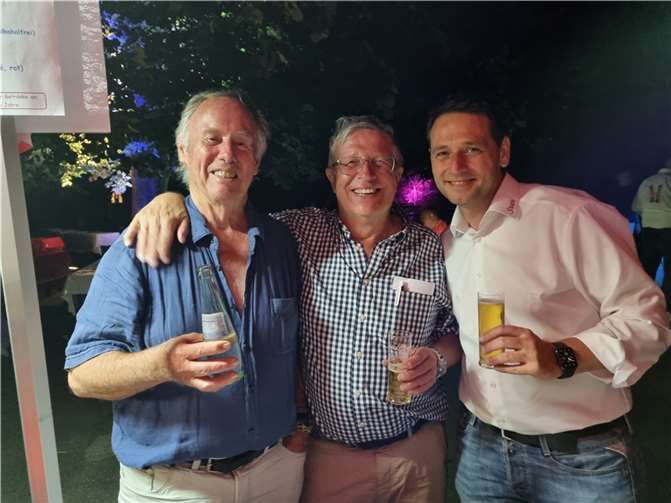 Gastgeber und Organisatoren: Dieter Linden (Lindenhof-Besitzer), Klaus-Peter Treche (2. Vorsitzender Bürgerverein) und Sven Schnieber („neuer Prinz“ und Vorsitzender Prinzengarde).