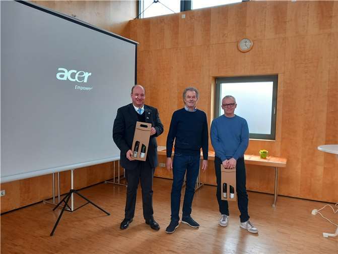 Gastredner Seniorensicherheitsberater der Verbandsgemeinde Vallendar, Michael Herberts und Bürgermeister Jochen Währ.  Fotos: FWG Weitersburg