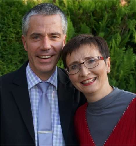 Gastredner Uwe Schmadel mit seiner Frau Nicole.Foto: Jehovas ZeugenBad Godesberg/Wachtberg