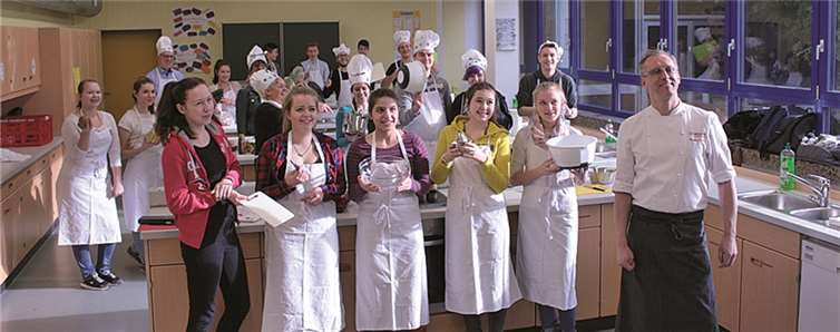 “Gastronomie”“ – 1000 verschiedene Wege” mit Carsten Dorhs (re.) an der Realschule Plus Remagen. privat