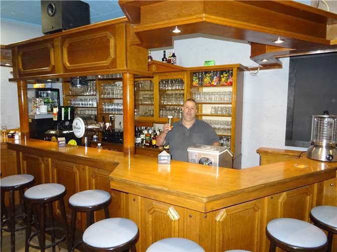 Gastwirt Chris erwartet die Gäste im „Waldorfer Hof“Fotos: WER