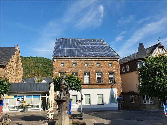 Gebäude mit Photovoltaikanlage in Treis-Karden.