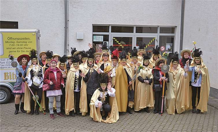 "Geballte" maskierte Weiblichkeit überfiel das Gemeindebüro und erbeutete alles, was es zu holen gab. privat