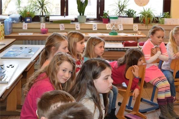 Gebannt lauschten die Kinder den Geschichten.  Privat