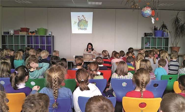 Gebannte Zuhörer bei der Lesung von Anja Fröhlich.privat