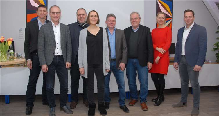 Geben dem berufsintegrativen Projekt „Juwel“ in den Kreisen Westerwald und Rhein-Lahn gute Noten (von links): Teamleiter Uli Heibel (Jobcenter WW-Kreis), Theo Krayer (Geschäftsführer Jobcenter WW-Kreis), Jochen Geißel (Geschäftsführer Jobcenter R-L-Kreis), Sonja Querbach (Jobcenter R-L-Kreis), Jürgen Heibel (Teamleiter Jobcenter R-L-Kreis), Bernd Sorger, Susan Hempel und Maximilian Sorger (GFBI). Foto: GFBI