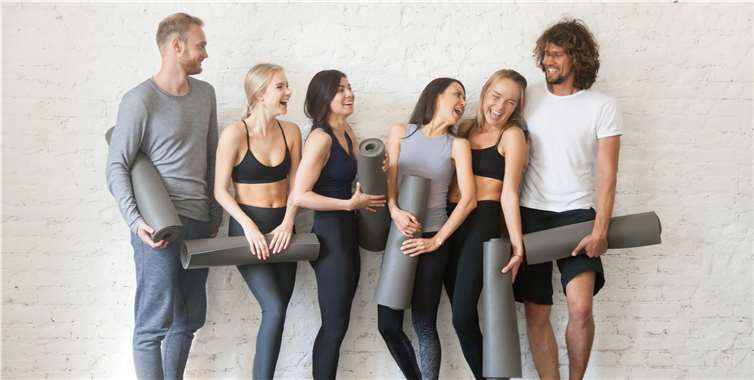 Geboten wird Yoga, Pilates und vieles mehr. Foto: fizkes/Shutterstock