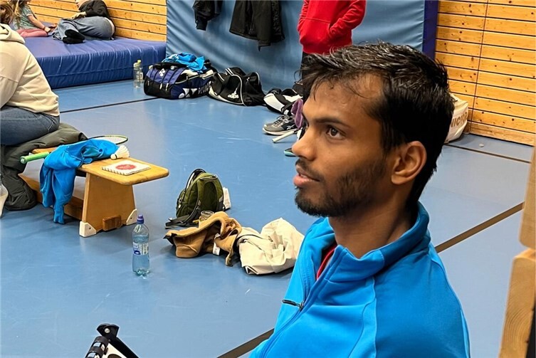 Geburtstagskind Anan trotz des Jetlags fleißig auf und neben dem Spielfeld. Foto: privat