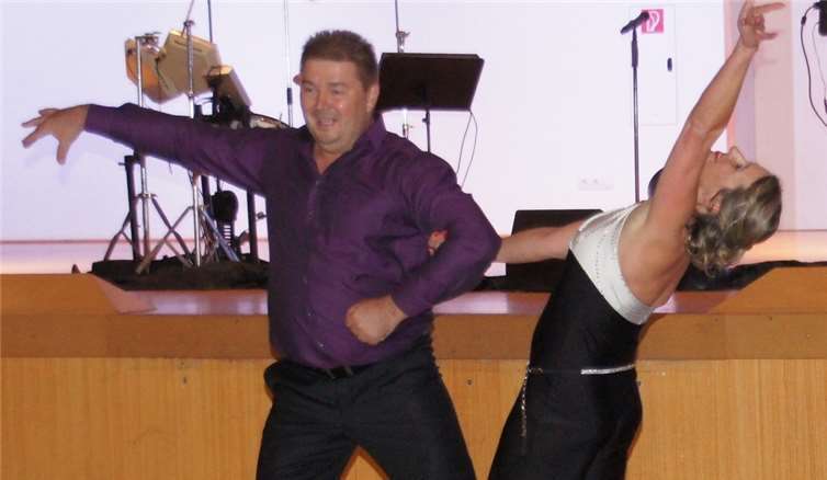 Geburtstagskind Katrin Link präsentierte zusammen mit Ehemann René das „Spiel des Lebens“.