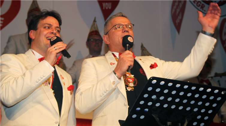 Geburtstagsständchen der ehemaligen Sitzungspräsidenten Thomas Sebastian (links) und Eddy Rausch