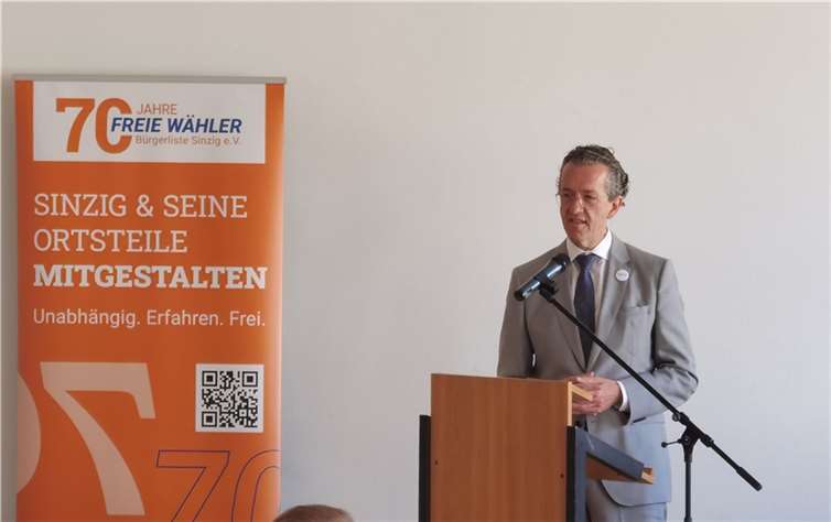 Geburtstagswünsche aus Mainz: Der Fraktionschef im Landtag Dr. Joachim Streit. Fotos: BL