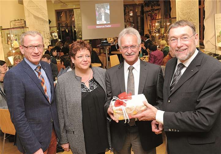 Geburtstagtags-Umtrunk zu Ehren des Vorsitzenden Maternus Fiedler.FIX