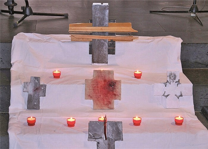 Gedanken und Wahrnehmungen von Schülern des St. Joseph Gymnasiums zum Thema „Der Weg zum Kreuz“ konnte man in der Pfarrkirche St. Martin betrachten.