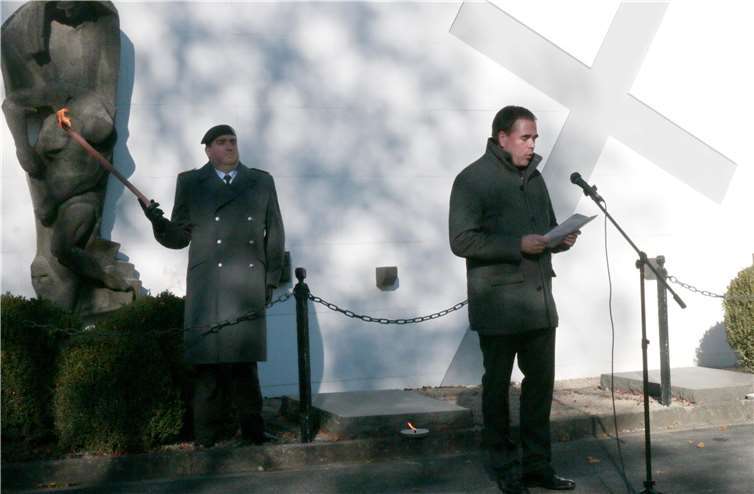 Gedenken, Erinnern, Trauern – daran erinnerte Pfarrer Justen in seiner Rede.