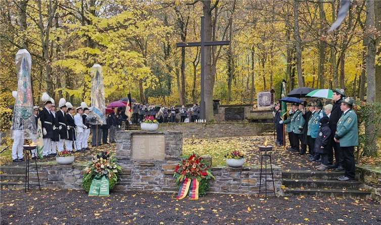 Gedenken am Volkstrauertag auf dem Friedhof Bad Hönningen.  Fotos: AWi