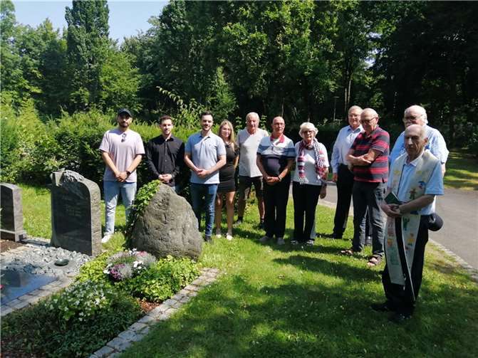 Gedenken an Dr. Preuschoff und verstorbene CDU-Mitglieder auf dem Waldfriedhof.  Fotos: privat