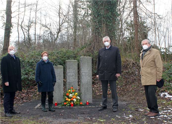 Gedenken an den „Schwarzen Tag von Rheinbach“: v.l. Oliver Krauß, Ute Krupp, Ludger Banken und Peter Mohr.Fotos: Stadt Rheinbach