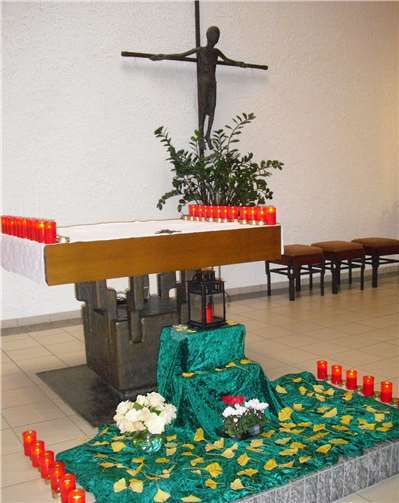 Gedenken an die Verstorbenen des Seniorenzentrums St. Hedwig in der Kapelle des Seniorenzentrums. Bildquelle: Seniorenzentrum St. Hedwig