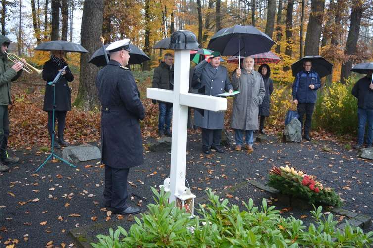 Gedenkfeier am Flieder Kreuz.  Foto: privat