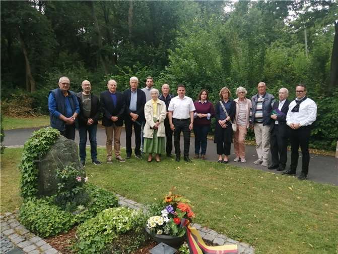 Gedenkfeier am Grab des früheren Bürgermeisters Hans-Georg Preuschoff.  Foto: privat