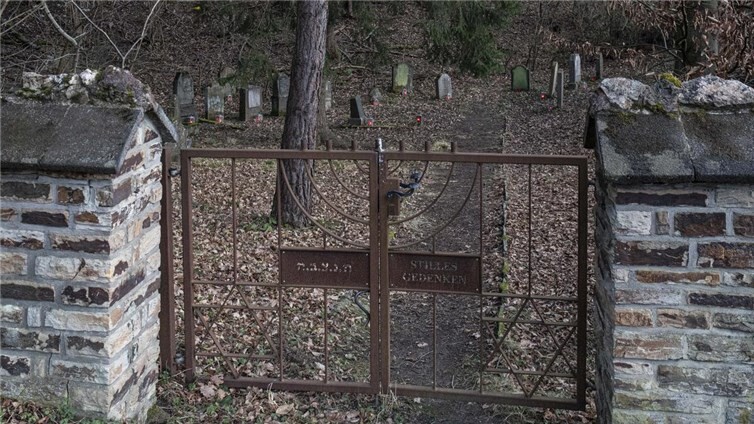 Gedenkfeier am Holocaust-Gedenktag (27.01.2025) auf dem Jüdischen Friedhof in Dernau in Zusammenarbeit mit der Jüdisches Kultusgemeinde KoblenzFoto: Bernd Schreiner