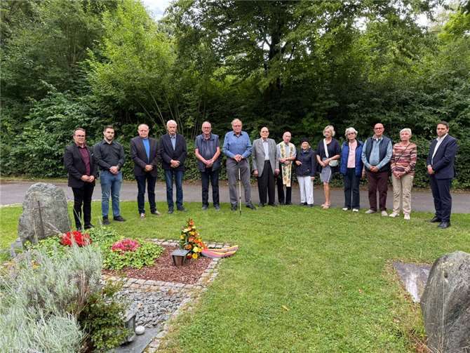 Gedenkfeier auf dem Waldfriedhof am Grab des früheren Bürgermeisters Hans-Georg Preuschoff.Foto: privat