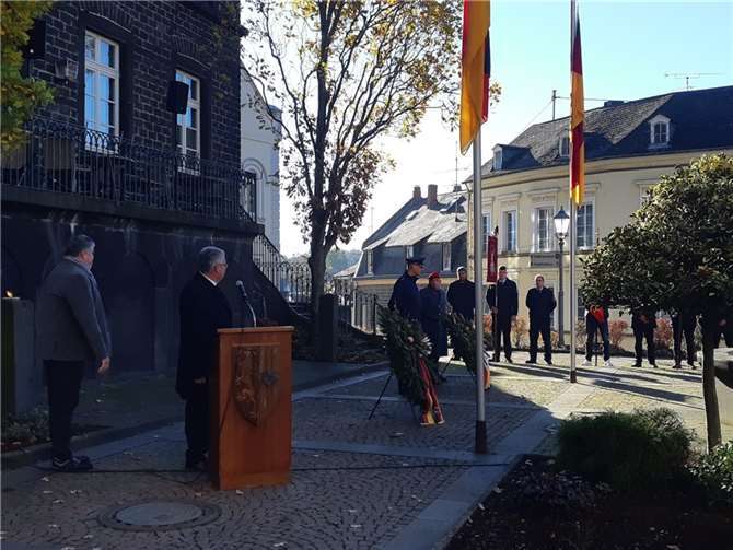 Gedenkstunde der Stadt Mendig anlässlich des Volkstrauertages am Ehrenmal.  Fotos: Stadt Mendig
