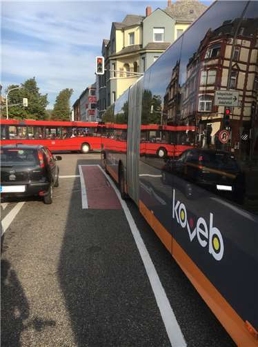 Gefährliche Enge auf der Balduinbrücke. Foto: privat